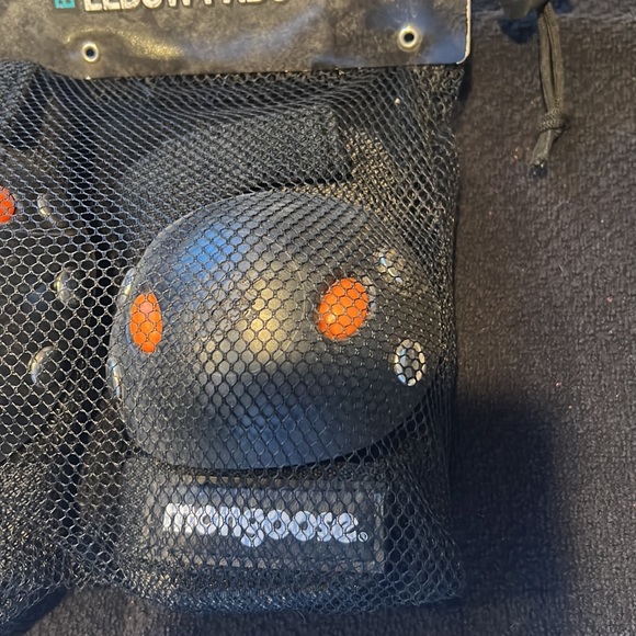 Mongoose Youth BMX Gel Pads Set, Knees & Elbows, Item  # MG506-3 - Picture 7 of 7